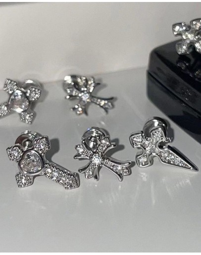                                                          【Preorder】Rhinestone Single Cross Helix Ear Stud