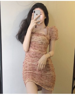         Free Shipping Puff-Sleeved Fitted Dress